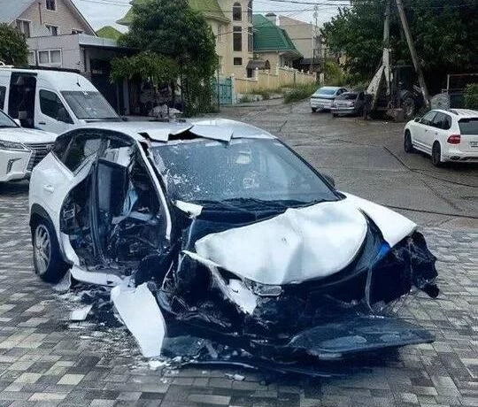 Стихийное бедствие в Сочи уничтожило авт Стихийное бедствие в Сочи уничтожило авт